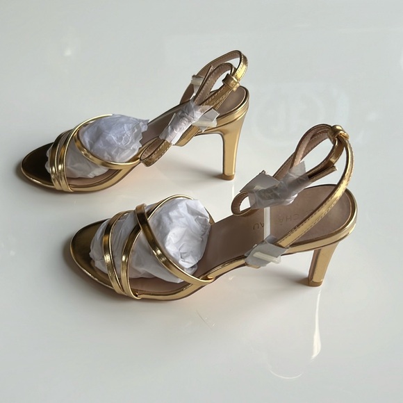 Le Chateau Gold Strappy Ankle Strap High Heel Sandals, new - Picture 3 of 7
